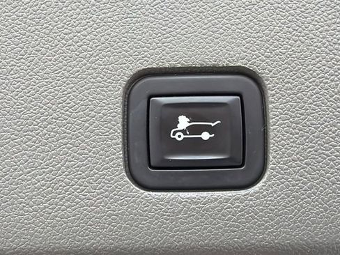Used 2020 Cadillac XT6 Premium Luxury FWD image 19