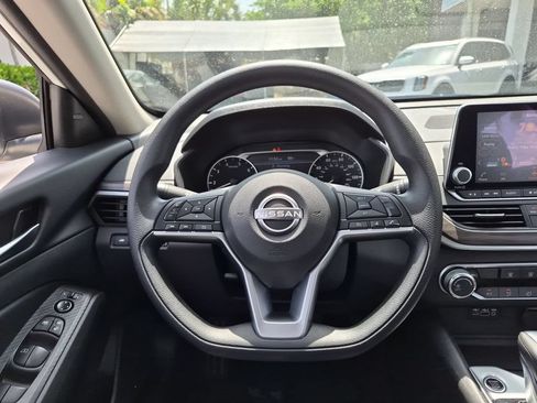 Used 2025 Nissan Altima 2.5 SV AWD/4WD image 22