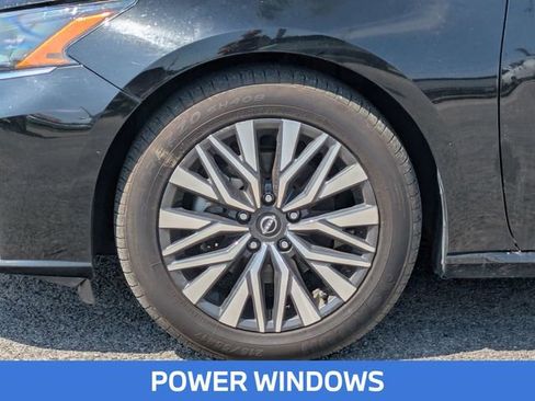 Used 2024 Nissan Altima 2.5 SV FWD image 12