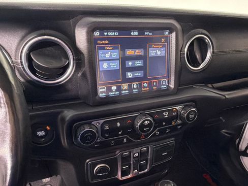 Used 2018 Jeep Wrangler Unlimited Sahara AWD/4WD image 16