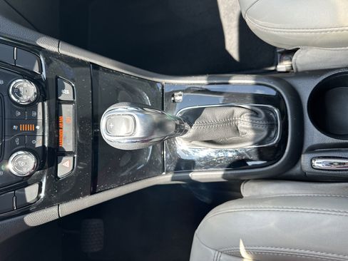Used 2018 Buick Encore Essence w/ Experience Buick Package FWD image 23