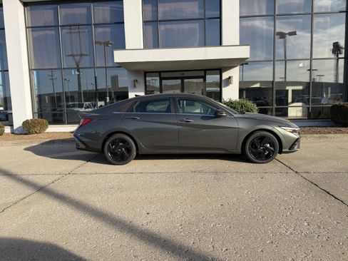 New 2026 Hyundai Elantra SEL Sport Premium image 3