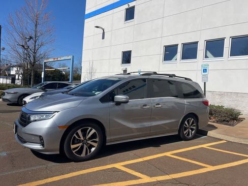 Used 2023 Honda Odyssey Touring image 5