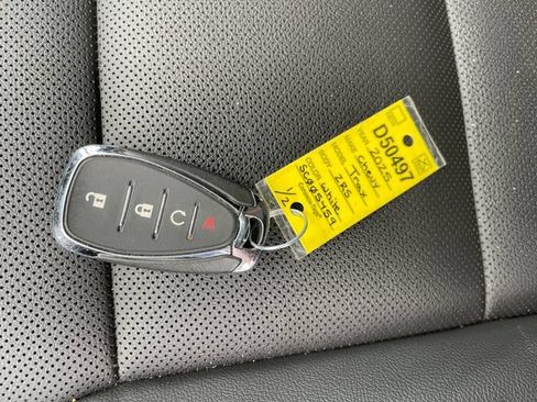 Used 2025 Chevrolet Trax RS w/ Driver Confidence Package FWD image 32