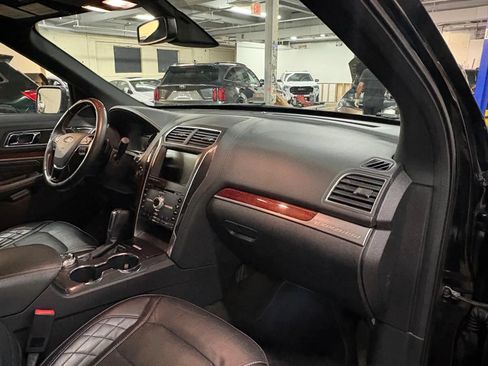 Used 2018 Ford Explorer Platinum AWD/4WD image 21