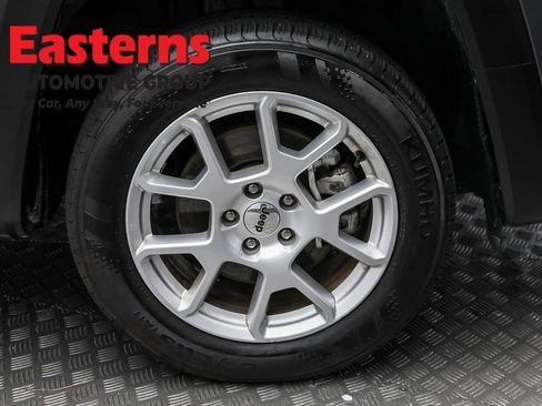 Used 2023 Jeep Renegade Latitude image 30