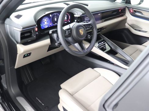 Used 2025 Porsche Macan Electric image 4