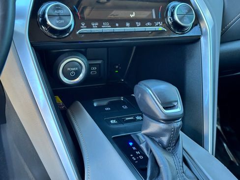 Certified 2024 Toyota Venza LE image 27