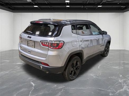 Used 2018 Jeep Compass Latitude w/ Popular Equipment Group image 5