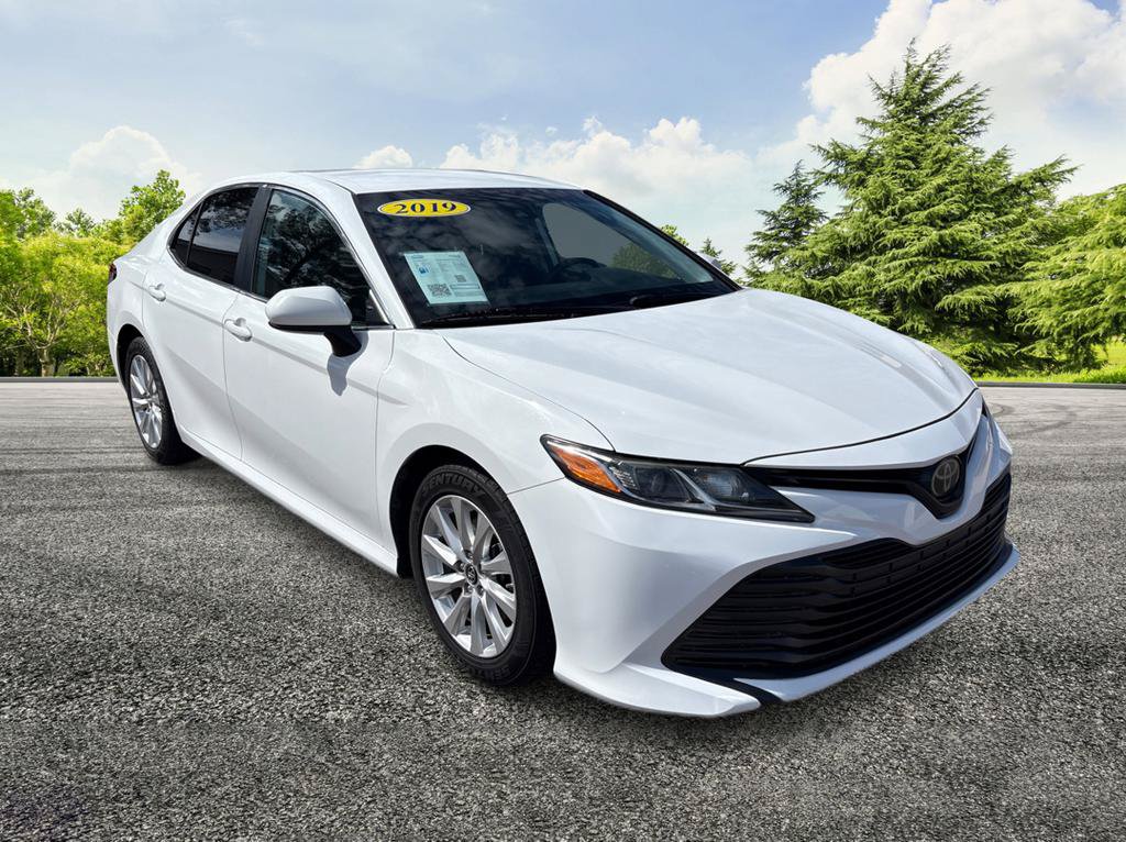 Used 2019 Toyota Camry LE FWD image 1