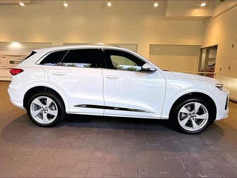 Certified 2025 Audi Q5 Premium w/ Premium Plus AWD/4WD image 9