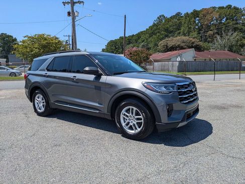 Certified 2025 Ford Explorer Active w/ Active Comfort Package RWD image 1