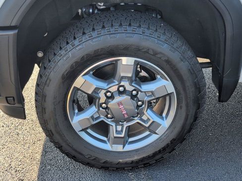 Used 2026 GMC Sierra 2500 SLT w/ SLT Premium Package AWD/4WD image 11