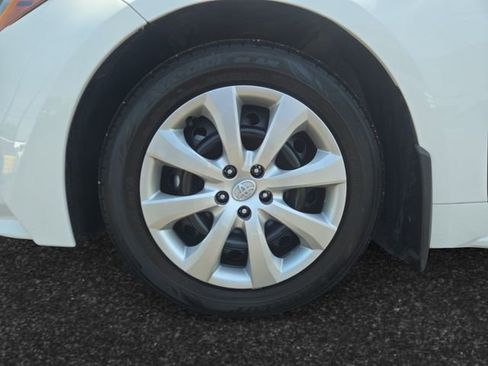 Used 2025 Toyota Corolla LE FWD image 4