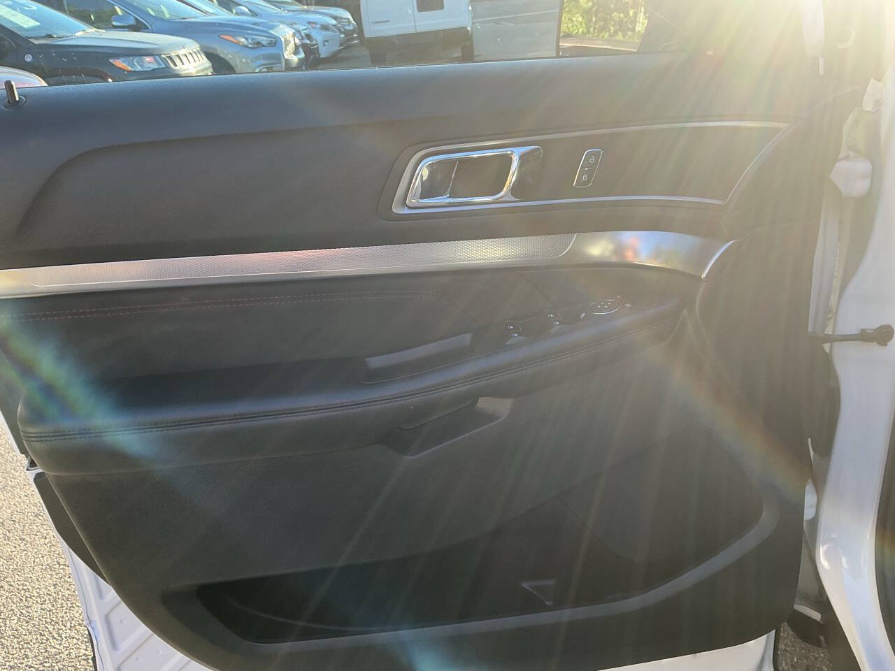 Used 2019 Ford Explorer XLT w/ Equipment Group 202A AWD/4WD image 14