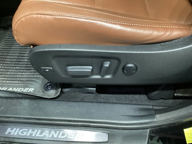 Used 2018 Toyota Highlander Limited Platinum AWD/4WD image 28