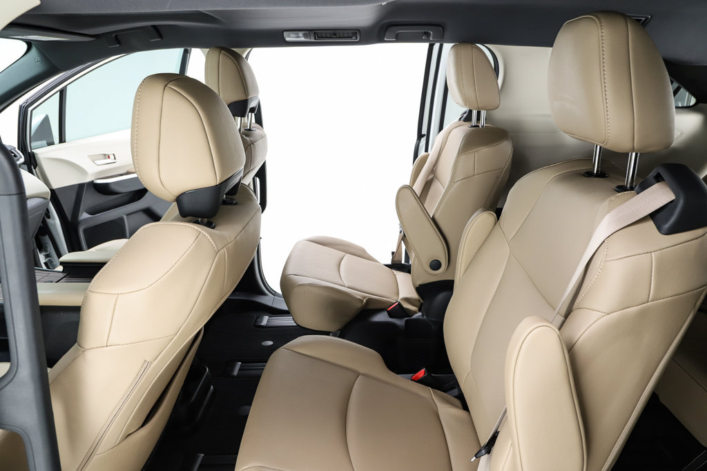 Used 2024 Toyota Sienna XLE w/ XLE Plus Package AWD/4WD image 53