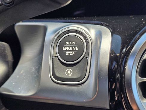 Used 2023 Mercedes-Benz GLB 250 4MATIC image 35