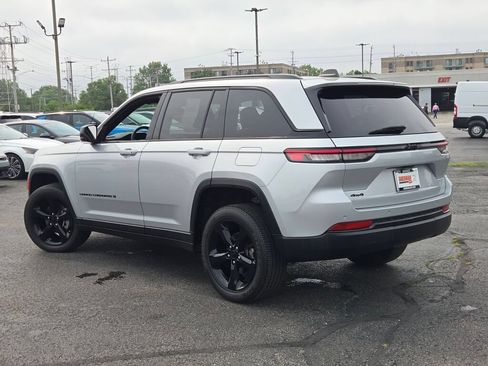 Certified 2024 Jeep Grand Cherokee Altitude AWD/4WD image 24