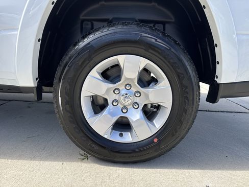 Used 2025 RAM 1500 Big Horn AWD/4WD image 36