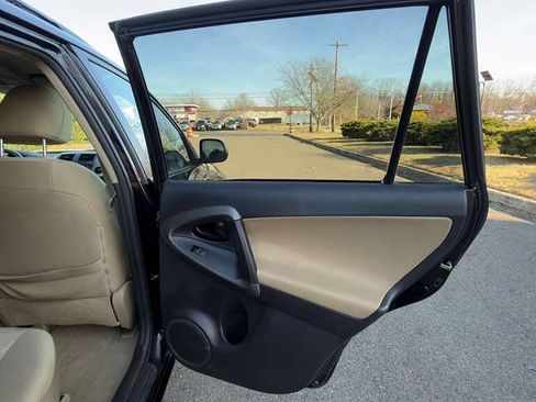 Used 2011 Toyota RAV4 4WD w/ 3rd Row image 27