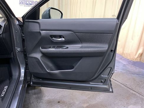 Used 2025 Nissan Kicks SV w/ SV Premium Package image 10