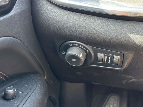 Used 2022 Jeep Compass Limited image 28