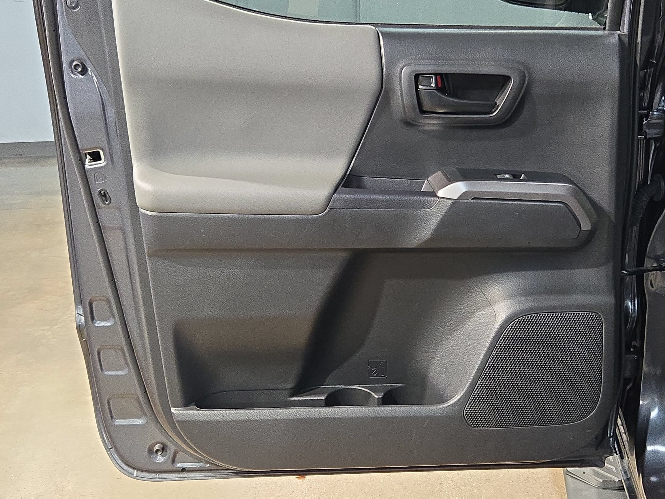 Used 2023 Toyota Tacoma SR5 RWD image 32