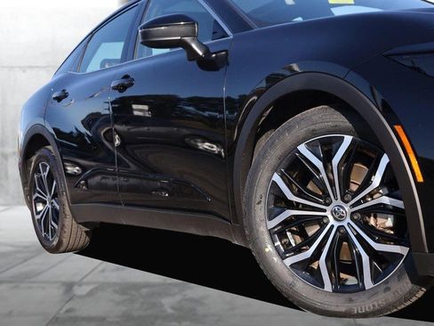 Used 2024 Toyota Crown image 3