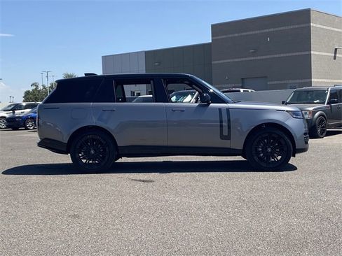 New 2025 Land Rover Range Rover Long Wheelbase SE image 17