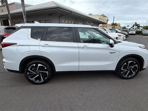 Used 2024 Mitsubishi Outlander 4WD Plug-In Hybrid image 6