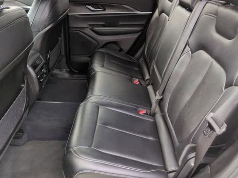 Used 2023 Jeep Grand Cherokee Limited w/ Black Appearance Package image 19