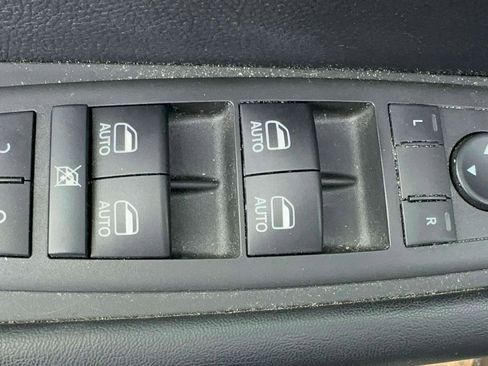 Used 2022 Chrysler Pacifica Limited w/ S Appearance Package image 13