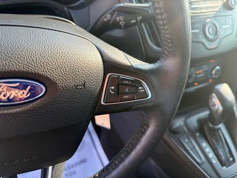 Used 2018 Ford Focus SE w/ Cold Weather Package FWD image 13
