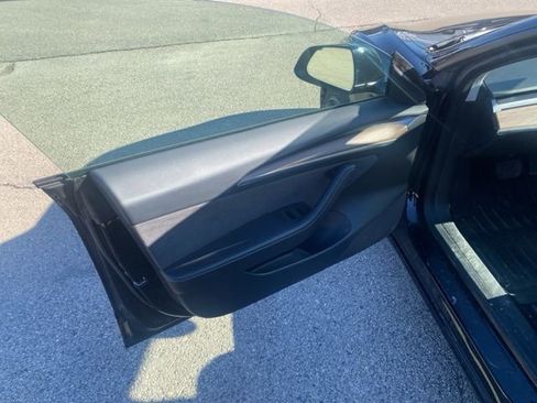 Used 2023 Tesla Model 3 Standard Range image 9