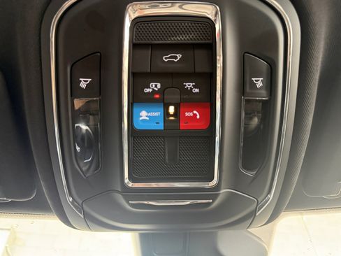 Used 2024 Jeep Grand Cherokee Limited AWD/4WD image 23