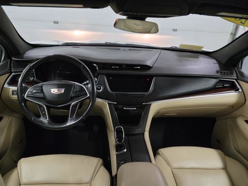 Used 2018 Cadillac XT5 Luxury w/ Driver Awareness Package image 18