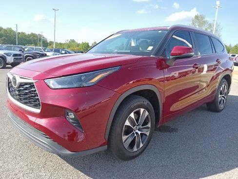 Used 2023 Toyota Highlander XLE FWD image 7
