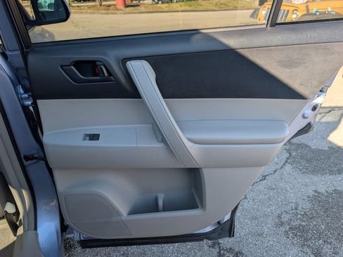 Used 2010 Toyota Highlander 4WD image 21