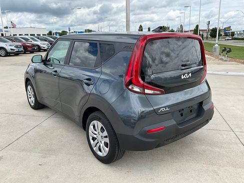 Used 2022 Kia Soul LX FWD image 3