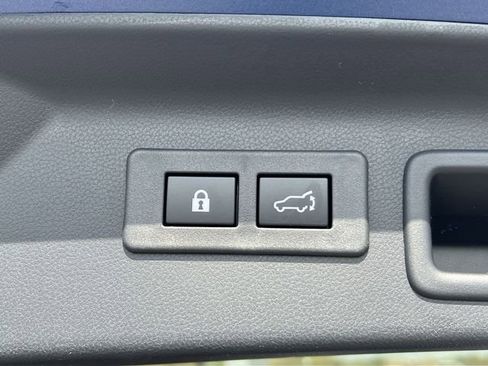 Used 2026 Subaru Forester Premium image 32