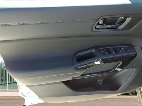 New 2025 Nissan Pathfinder SV image 15