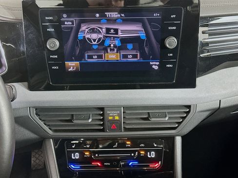 Used 2025 Volkswagen Jetta SE image 24