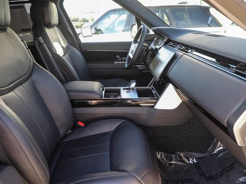 New 2026 Land Rover Range Rover Long Wheelbase SE image 16