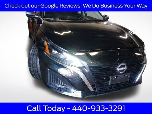 Used 2025 Nissan Altima 2.5 SV FWD image 14