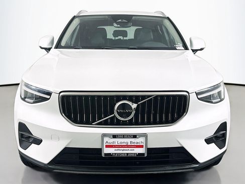 Used 2023 Volvo XC40 B5 Plus AWD/4WD image 2