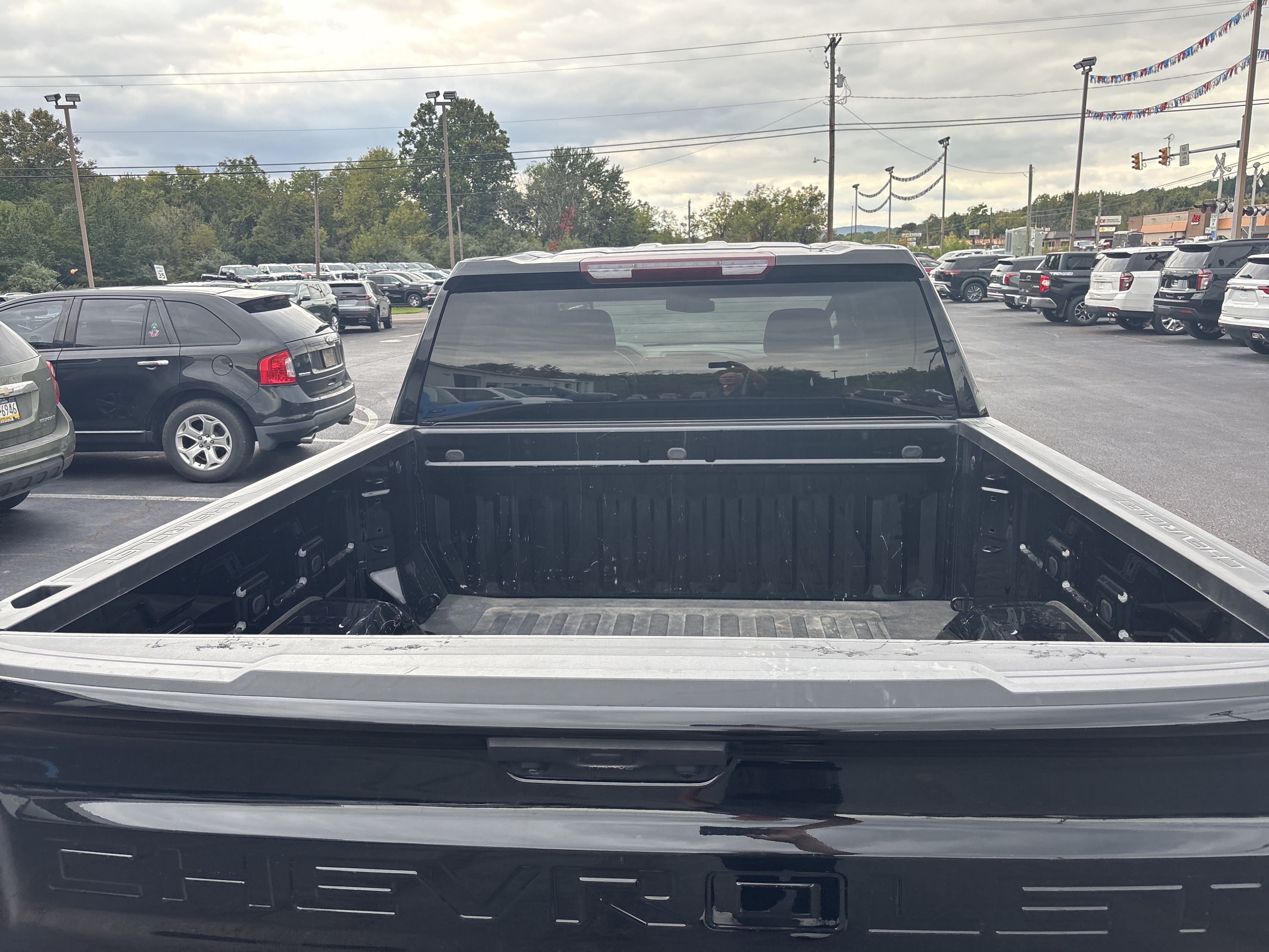 Used 2024 Chevrolet Silverado 1500 LT AWD/4WD image 5