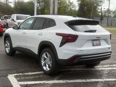 New 2026 Chevrolet Trax LS w/ LS Convenience Package FWD image 7