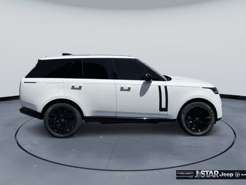 Used 2025 Land Rover Range Rover SE AWD/4WD image 4