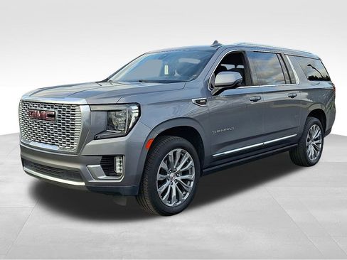 Used 2021 GMC Yukon XL Denali w/ Denali Premium Package image 3